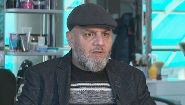 Преди 10 години Башар Акула бяга от войната в Сирия