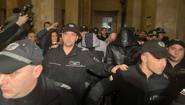 В камиона-ковчег загинаха 18 мигрантиПетима от шестимата обвиняеми за случая