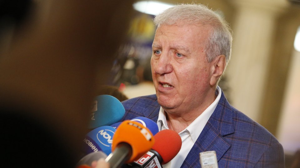 Положението се влошава, инфлацията продължава да расте, коментира тойБългарите продължават