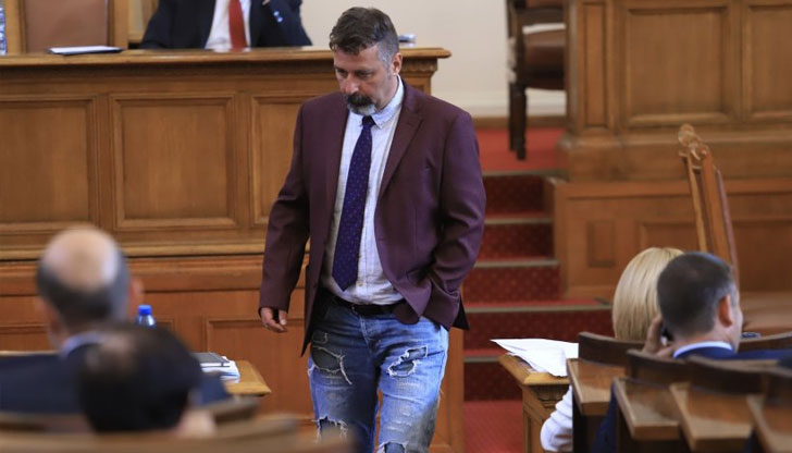 Водач на листата е Филип СтаневПартията Има такъв народ регистрира