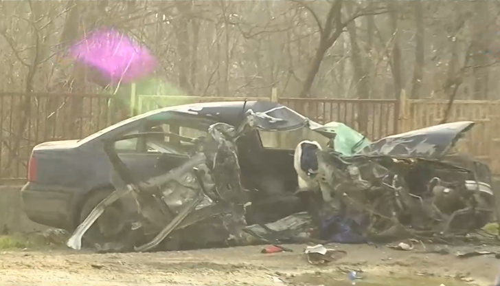 Шофьорът, също 39-годишен мъж, е в болница с тежка травма