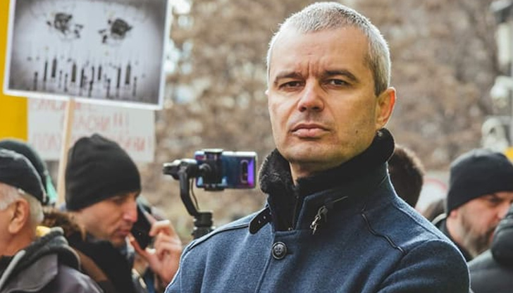 Според Костадинов е странно, че референдумът за българския лев се