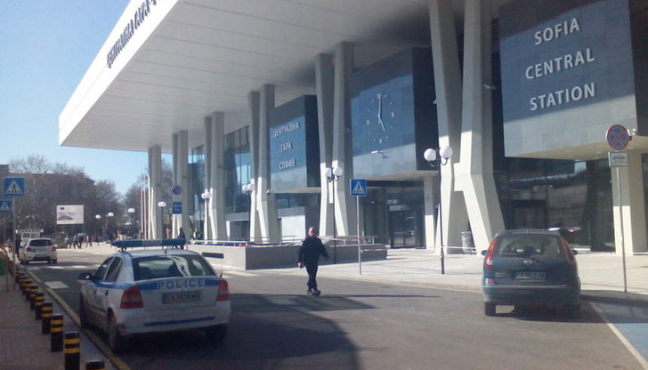 По разказ на очевидец, преди около час група мъже от