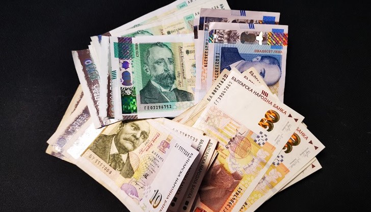 В момента минималното възнаграждение за учителите е 1485 леваОколо 1800