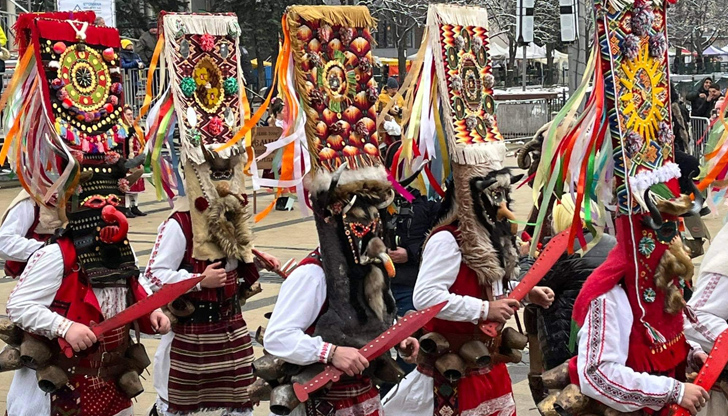 Фестивалът Сурва“ успя да събере в Перник 113 групи с