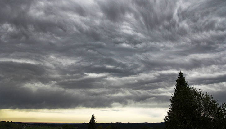 На изток облачността ще е значителна, в отделни места по