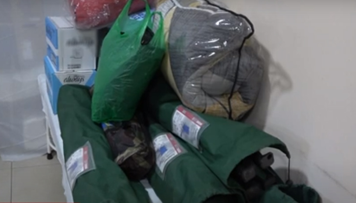 Още снощи от Русе са изпратени спални чували, одеяла и