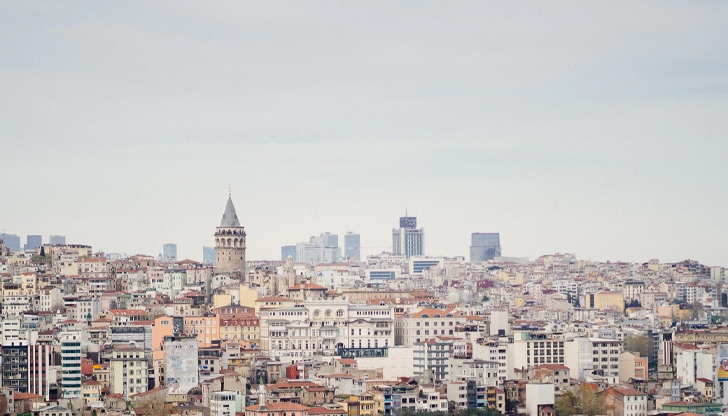 Стабилността на сградите не е проверена, а опасността от ново