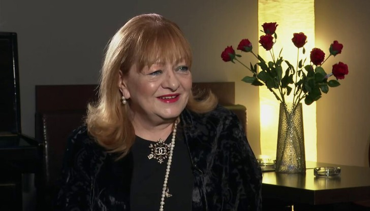 Певицата се връща години назад, за да разкаже кой я