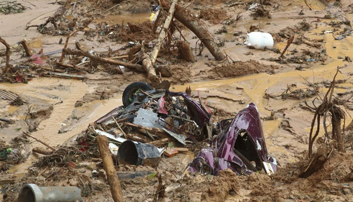 Има стотици останали без дом и десетки загиналиНай-малко 36 загинали