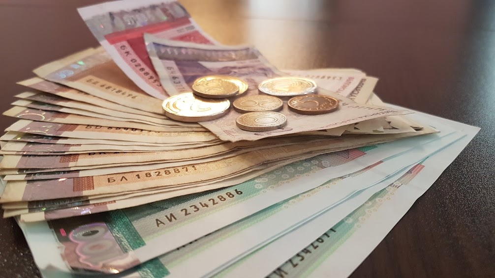 Според европейската формула, минималната работна заплата е 50% от среднатаСблъсък