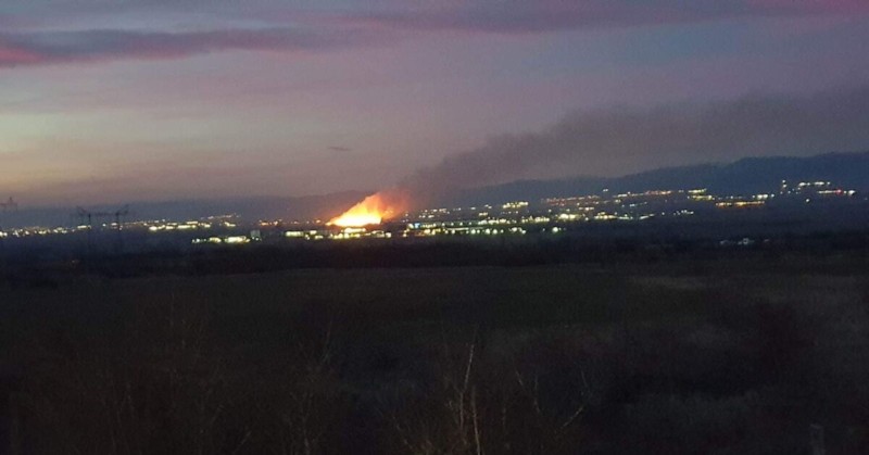 Той е станал на магистралата на отбивката за ЛозенОгромен пожар