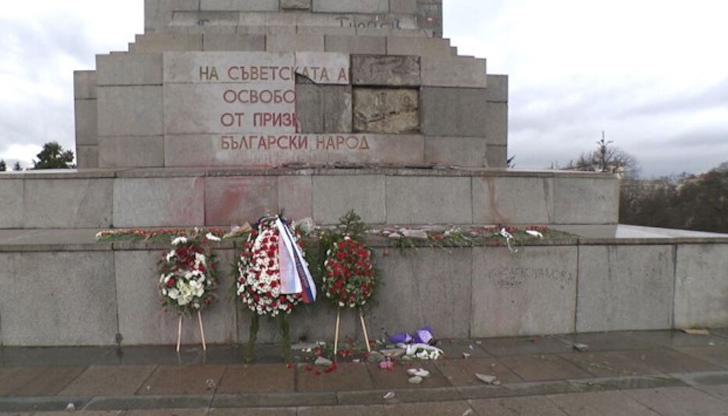 Аргументът на общината - плочите са опасни за преминаващите гражданиПлочите