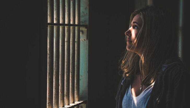 Според Наталия нероденото ѝ бебе е държано незаконно“Бременна жена, обвинена