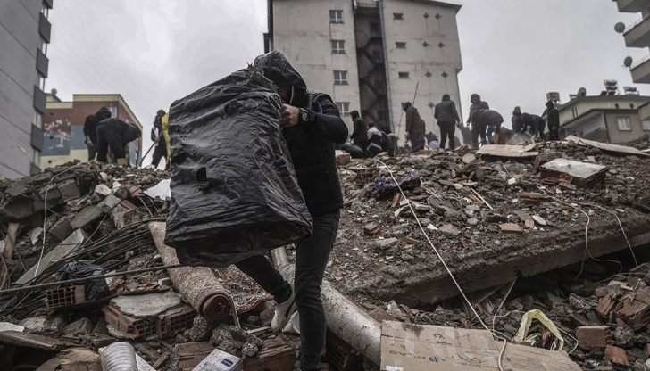 До този момент са транспортирани десетки спасители в Турция, както
