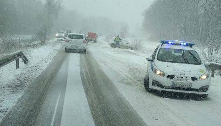 За всички превозни средства е ограничено движението през Троянски“ проходБлизо
