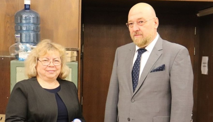 С трите печата районната комисия ще работи за представите предсрочни