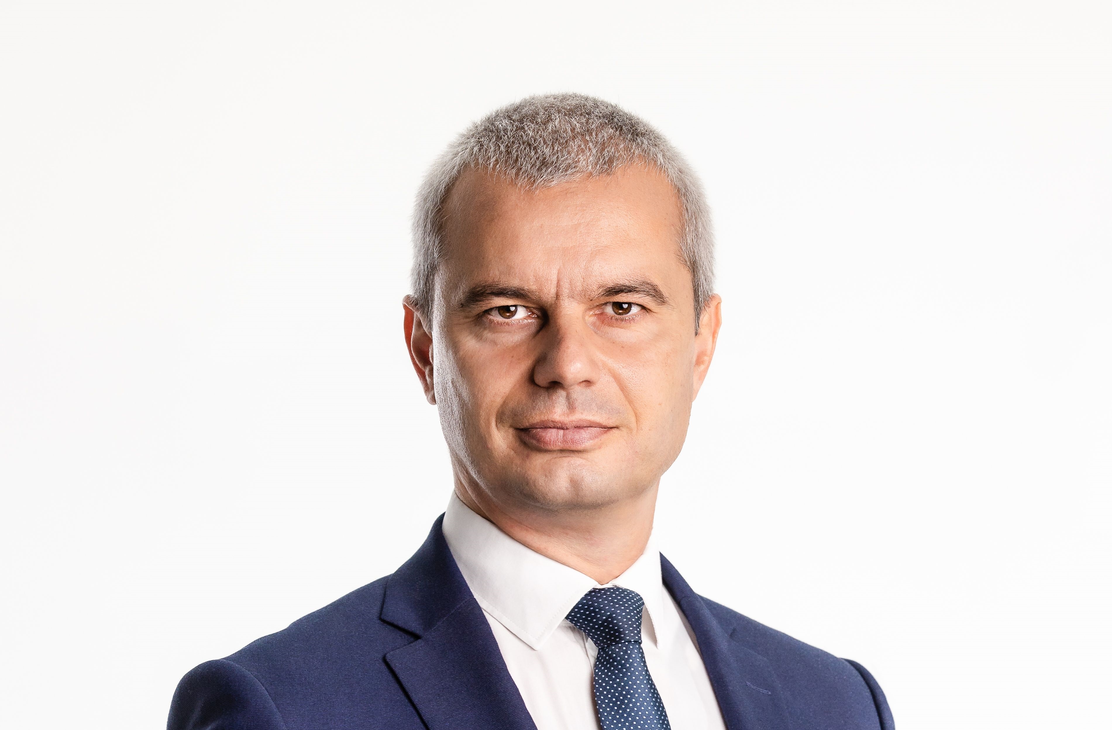 По негови думи Възраждане искат България да е свободна държаваХората