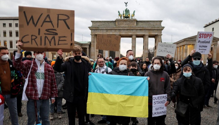 Акцията е под надслов Бунт за мир“Близо 10 000 души