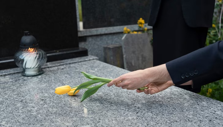 Месопустна задушница е!Днес е прието да почетем всички мъртви роднини