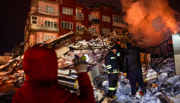 Повечето жертви - близо 6 хиляди, са в ТурцияПродължава надпреварата