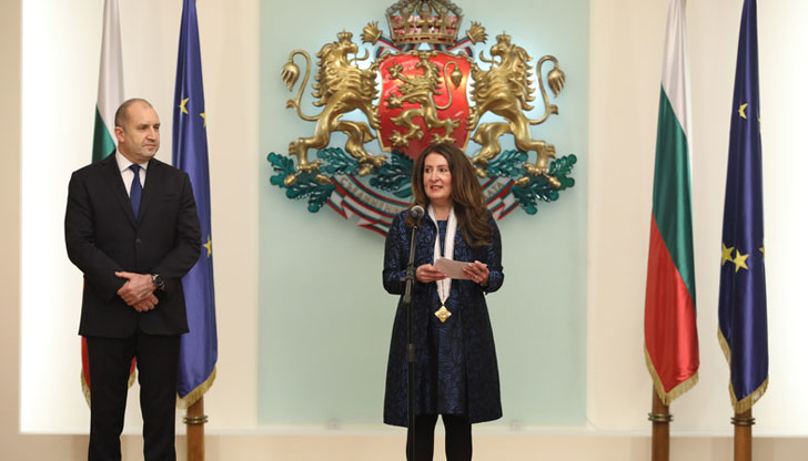 Церемонията се състоя в Гербовата зала на Дондуков 2Президентът Румен