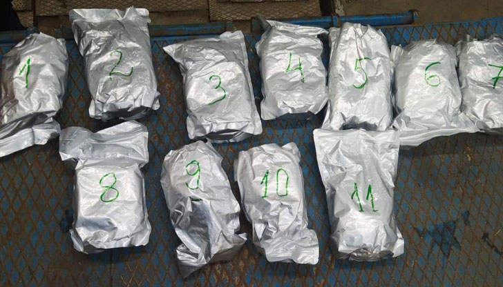 Те са намерени в резервната гума на колата и на