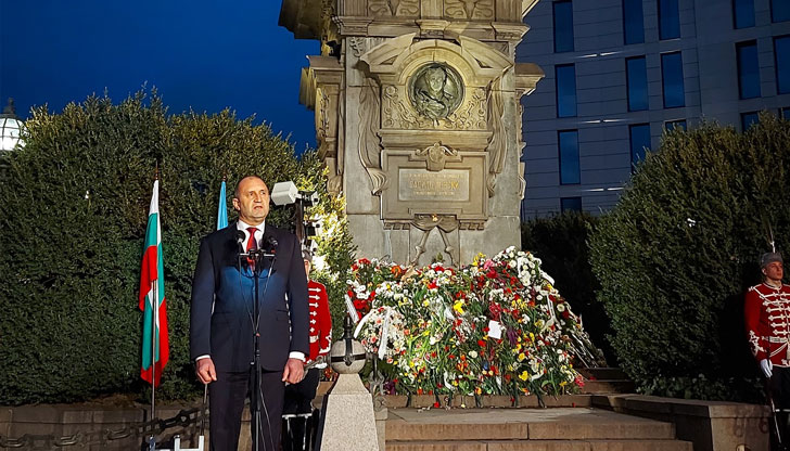 Чистата и свята република е далеч, но братството нерядко се