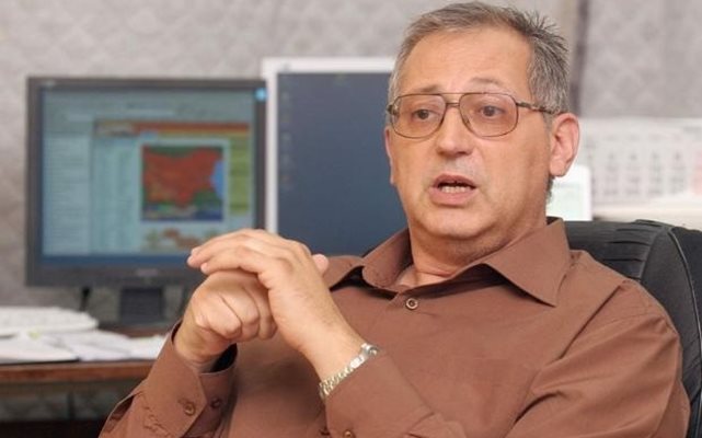 Тя се заражда над Атласките планини, ще премине през Гърция