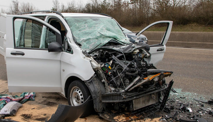 14 ранени при 13 тежки катастрофи в страната през изминалото