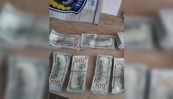 Екипите изнасяли парите като ги събирали в куфарСпасиха мъж с