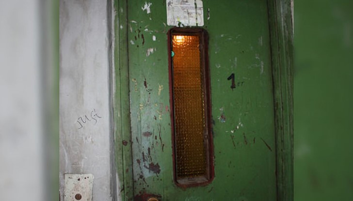 Експерт съветва хората да не излизат сами от асансьора, когато