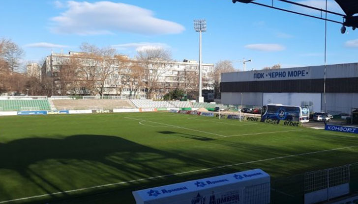 Драконите вкараха един гол на домакините във ВарнаЧерно море победи