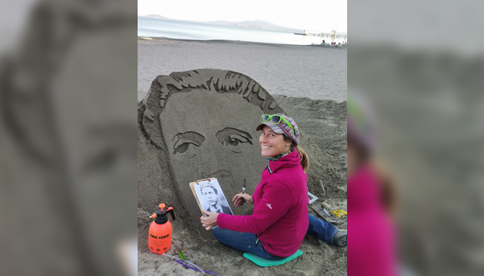 Видео и снимки със скулптурата публикуваха във фейсбук авторите Пол