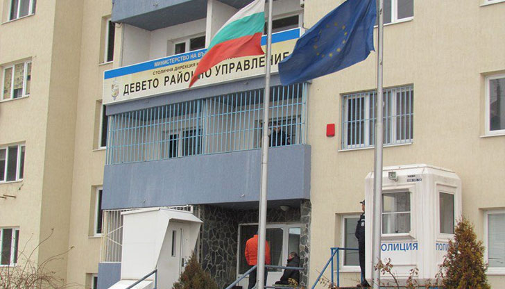 43-годишният служител в столичното 9-то районно управление бе спипан минути,