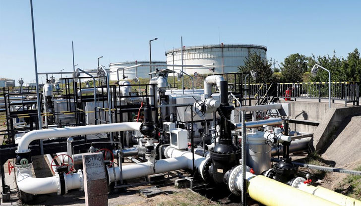 Това се случва ден след като Европейският съюз прие нов