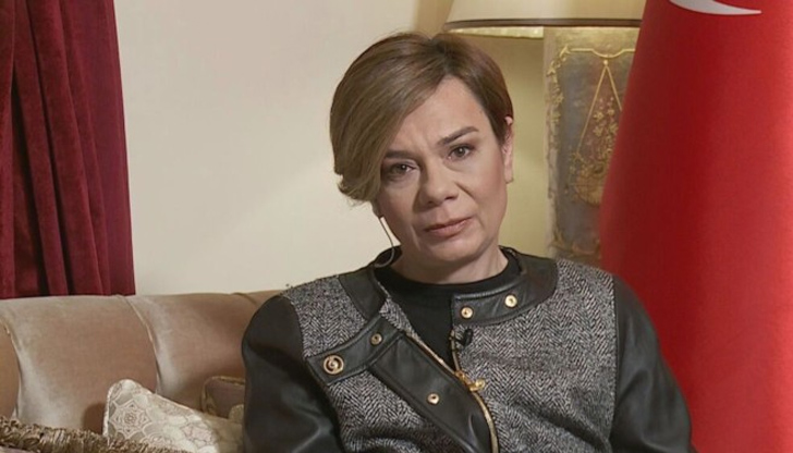 В момента има двама български граждани, до които не можем