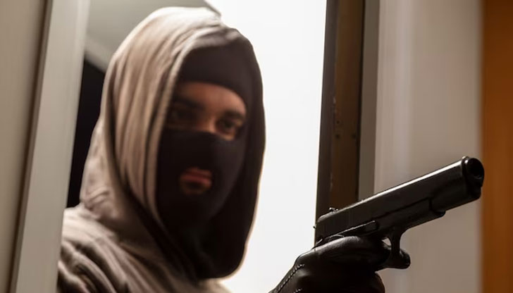 Извършителят се издирваВъоръжен грабеж в игрална зала в жк. Студентски