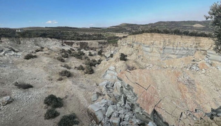 Огромната пропаст е дълбока 40 метраНов каньон се образува след