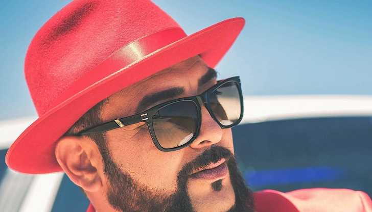 Преди дни изпълнителят сподели в интернет видео с песен, свързана