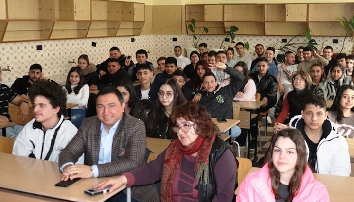 Инициативата се проведе под егидата на областния управител Анатоли СтаневБлизо