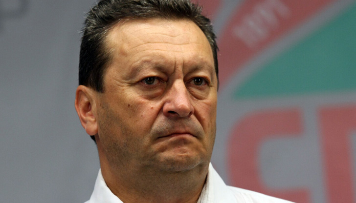 Тесните социалисти са тези, които се обявяват против Световните войни,