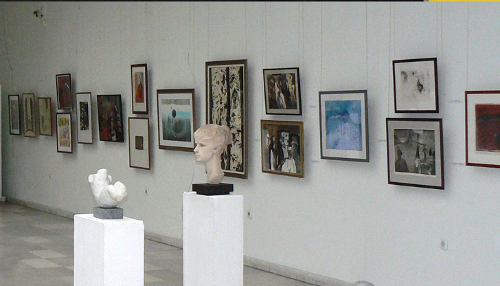 Изложбата може да бъде видяна в Художествената галерия в Русе