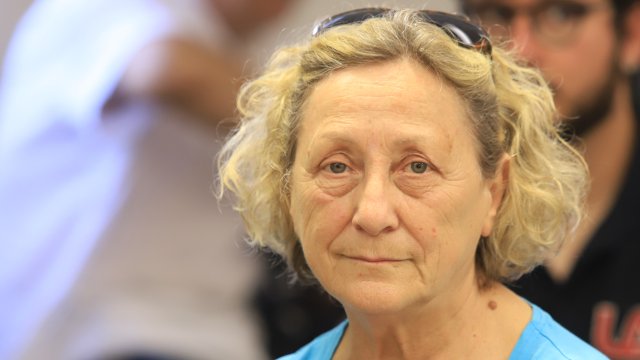 Днес по стар народен обичай се събират семействата. По-младите целуват