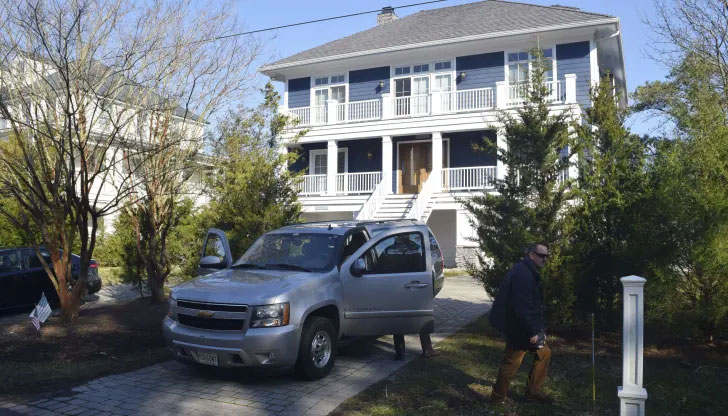 Претърсването от ФБР е продължило над три часа обясни адвокатът