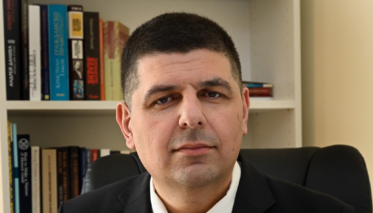 Любопитно е какво е правил с него Хамид Хамид от