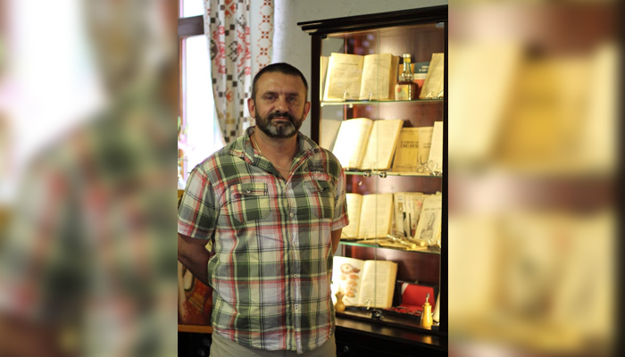 Колекционерът Марин Лесев от Габрово събира стари български готварски книги