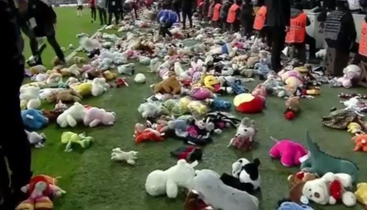 Играчките са предназначени за потърпевшите от земетресенията деца в ТурцияСтотици