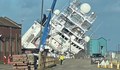 Бурни ветрове гътнаха огромен кораб в доковете на Единбург