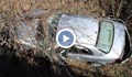 Кола падна от мост в Дупница